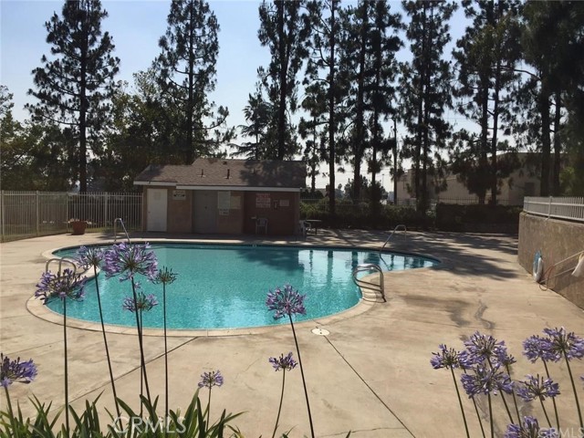 Detail Gallery Image 8 of 16 For 2410 N Towne Ave #47,  Pomona,  CA 91767 - 2 Beds | 2 Baths