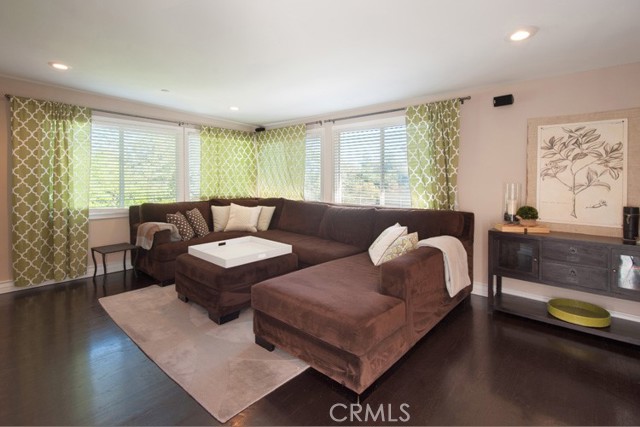 Detail Gallery Image 13 of 27 For 7120 Pacific View Dr, Los Angeles,  CA 90068 - 5 Beds | 4 Baths