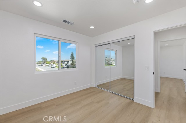 2504 N Fitzsimmons Avenue, Rialto CA: https://media.crmls.org/medias/dcab2e3e-841f-4b56-8db7-aa60cb7e3758.jpg