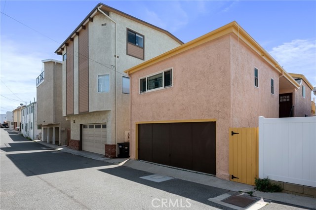 738 Manhattan Avenue, Hermosa Beach, California 90254, 5 Bedrooms Bedrooms, ,3 BathroomsBathrooms,Residential,Sold,Manhattan,SB23159527