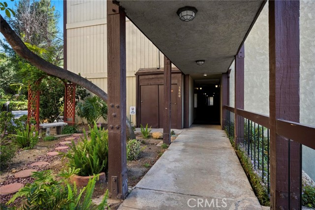 Detail Gallery Image 18 of 33 For 5860 Benner St #203,  Los Angeles,  CA 90042 - 2 Beds | 2 Baths