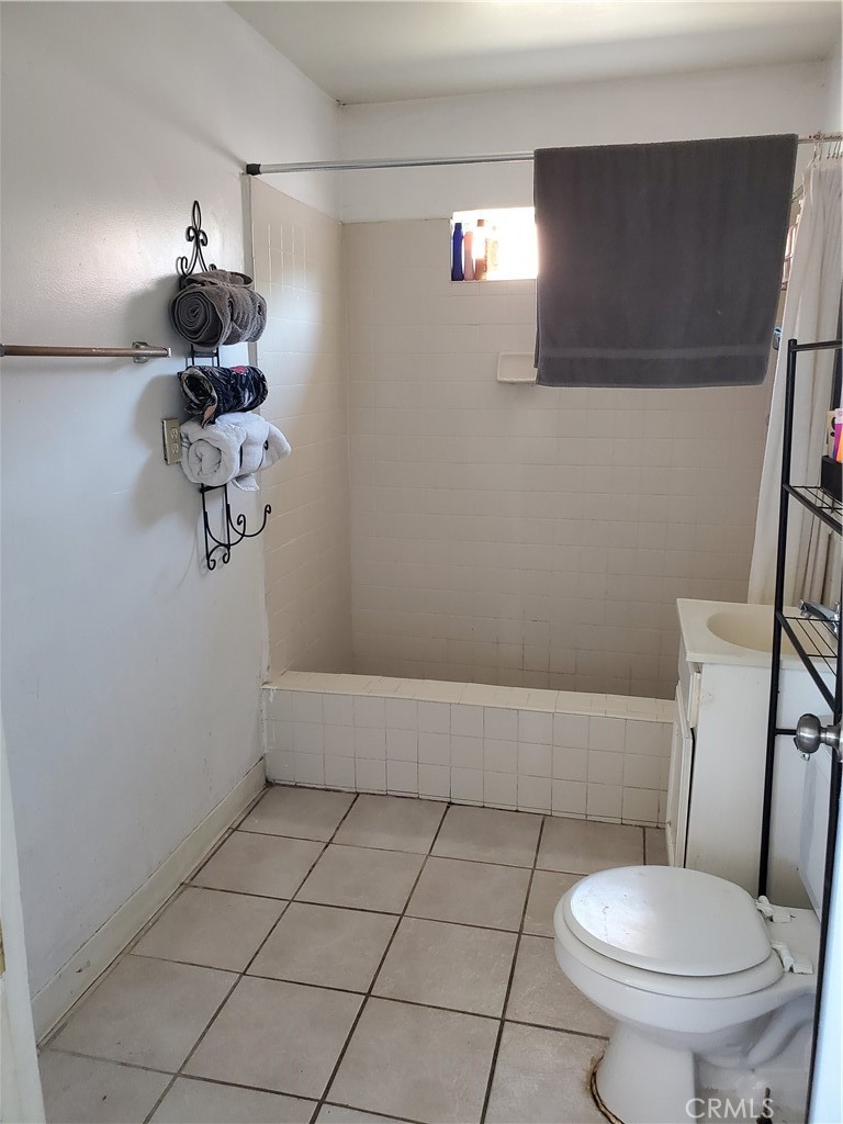 https://media.crmls.org/medias/dcad7d04-a507-45a0-ac2a-2f0065984e1e.jpg?preset=X-Large