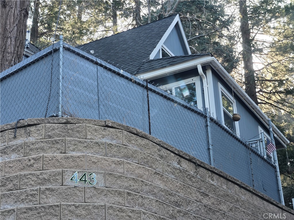 https://media.crmls.org/medias/dcad9b4e-5190-4c79-aa1a-931314db54c1.jpg?preset=X-Large