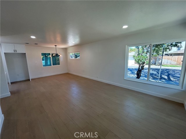 283 E Churchill Street, Stockton CA: https://media.crmls.org/medias/dcaddab9-b28e-49d2-ae0c-a3af3e45e41a.jpg