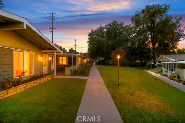 Detail Gallery Image 33 of 50 For 19118 Avenue of the Oaks #B,  Newhall,  CA 91321 - 2 Beds | 1 Baths