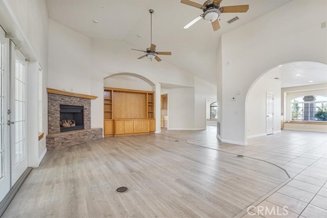 12771 Elm Street, Oak Hills CA: https://media.crmls.org/medias/dcae26f5-756e-4fc5-8159-cede116046fe.jpg