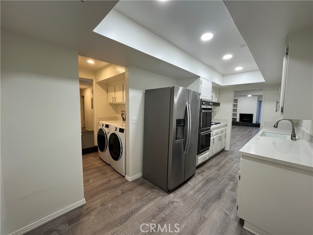 Detail Gallery Image 6 of 14 For 222 N Rose #207,  Burbank,  CA 91505 - 2 Beds | 2 Baths