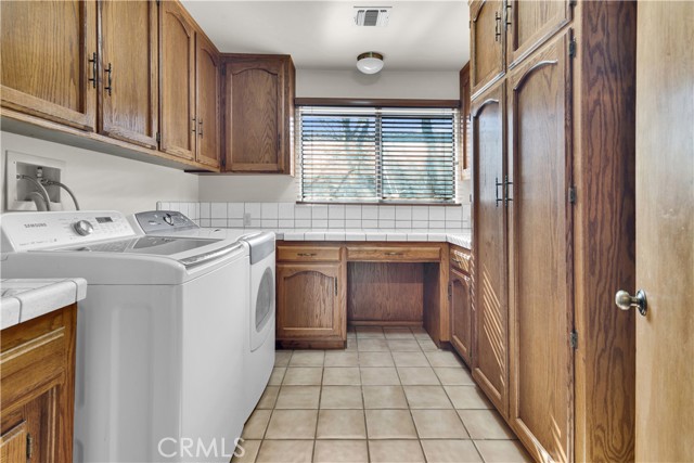 Image 4 of 42 For 2471 Captains