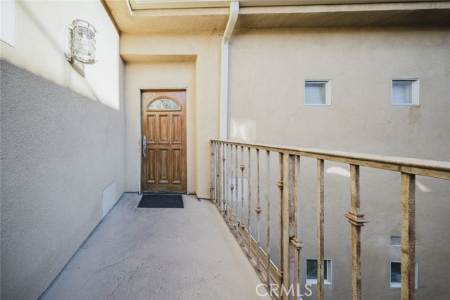 Detail Gallery Image 6 of 33 For 1515 Grismer Ave #302,  Burbank,  CA 91504 - 2 Beds | 2 Baths