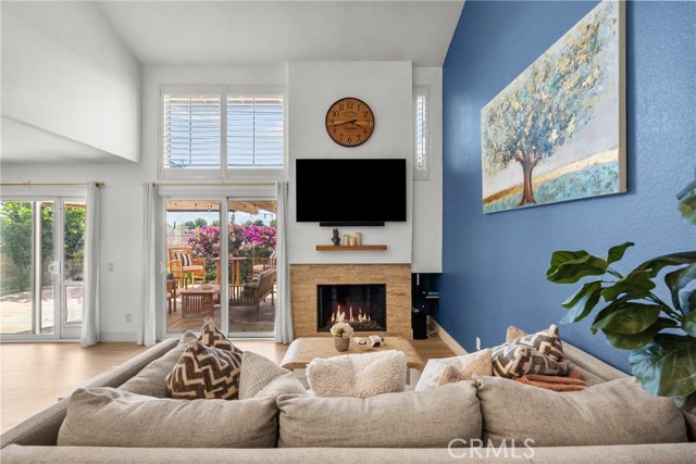 Detail Gallery Image 10 of 50 For 23121 Yvette Ln, Valencia,  CA 91355 - 3 Beds | 3 Baths