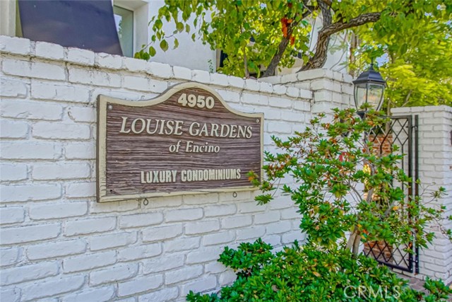 Detail Gallery Image 2 of 59 For 4950 Louise Ave #105,  Encino,  CA 91316 - 2 Beds | 2 Baths