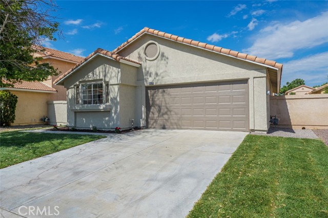 Detail Gallery Image 2 of 15 For 12448 Corkwood Ln, Victorville,  CA 92395 - 3 Beds | 2 Baths