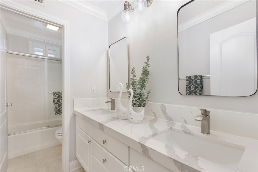 MLS #OC25124650 img 24