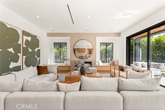 4453 Gentry Avenue, Studio City CA: https://media.crmls.org/medias/dcb0b12b-b312-46c5-b379-8b696c682f24.jpg
