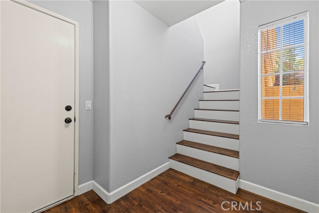 Detail Gallery Image 5 of 44 For 18852 Vista Del Canon #G,  Newhall,  CA 91321 - 2 Beds | 2 Baths