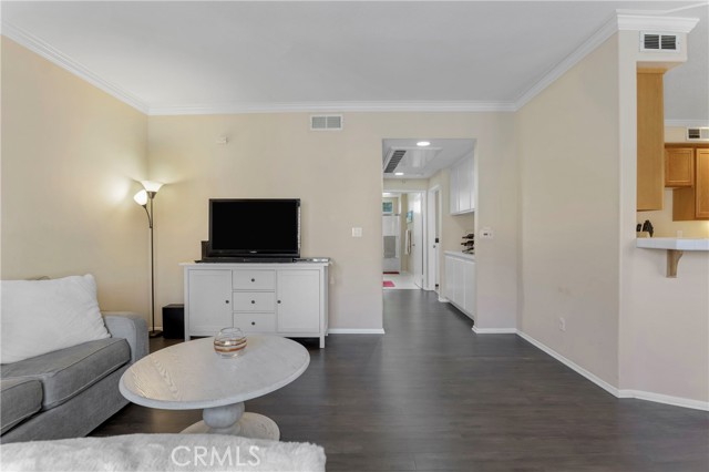 Detail Gallery Image 13 of 30 For 3003 W Riverside Dr #201,  Burbank,  CA 91505 - 2 Beds | 2 Baths