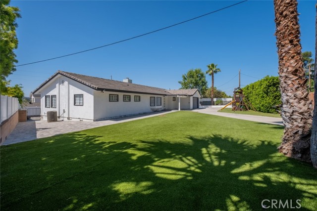 9830 Foothill Boulevard, Sylmar CA: https://media.crmls.org/medias/dcb14a94-65ea-439a-aeca-c0f0122452d5.jpg