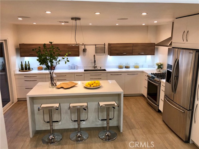 5714 Vantage Avenue, Valley Village CA: https://media.crmls.org/medias/dcb22160-fc0d-4b00-91ea-c2ac0e490896.jpg