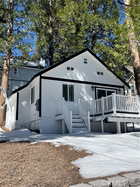 Detail Gallery Image 2 of 24 For 2588 Secret, Running Springs,  CA 92382 - 2 Beds | 1 Baths