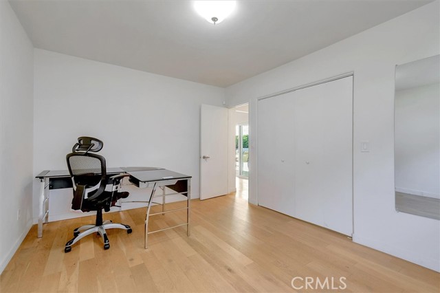 Detail Gallery Image 24 of 66 For 24216 Calvert St, Woodland Hills,  CA 91367 - 5 Beds | 3/1 Baths