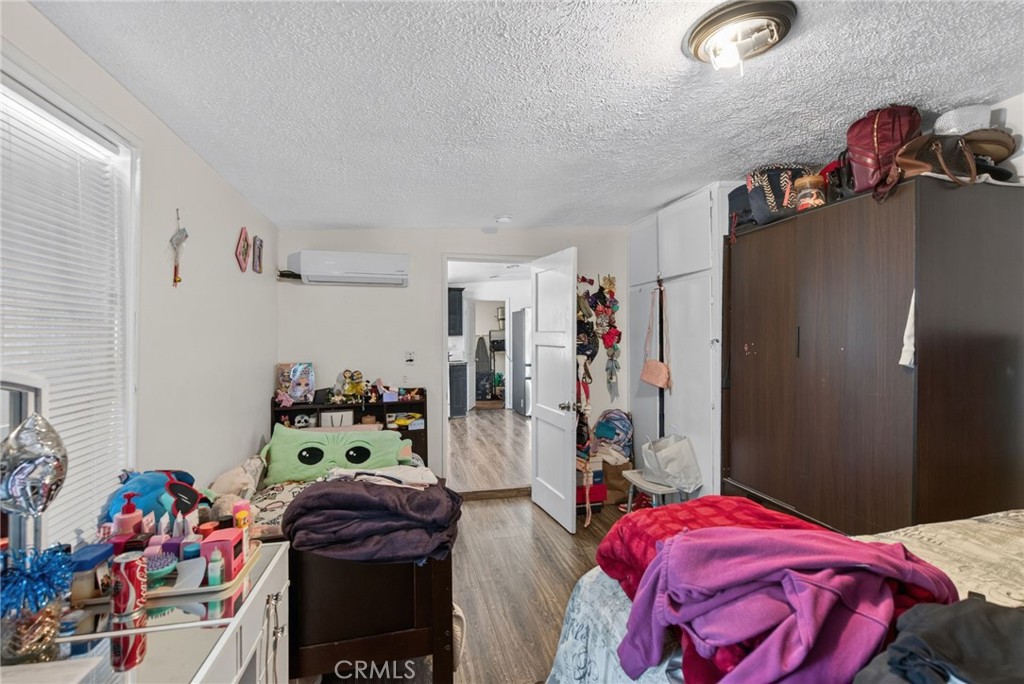 https://media.crmls.org/medias/dcb3e10e-ee6a-41ba-b4d6-f8d052e58fc2.jpg?preset=X-Large
