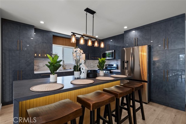 Detail Gallery Image 21 of 33 For 20356 Gresham St, Los Angeles,  CA 91306 - 4 Beds | 2/1 Baths