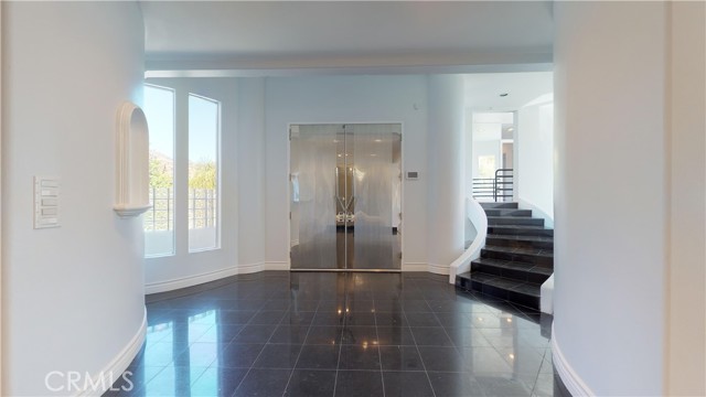 22500 N Summit Ridge Circle, Chatsworth CA: https://media.crmls.org/medias/dcb41b69-97ce-49f5-afdd-c8bb7bb48c2a.jpg