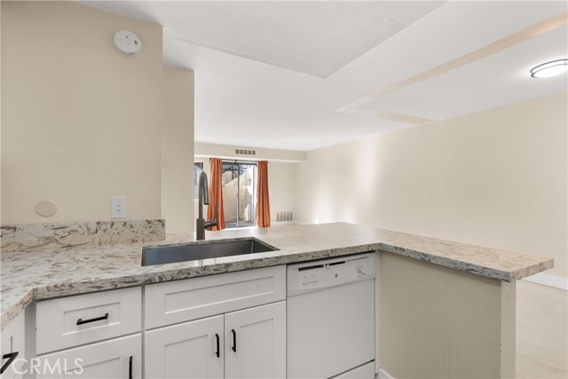 Detail Gallery Image 9 of 16 For 700 W 3rd St #B116,  Santa Ana,  CA 92701 - 1 Beds | 1 Baths