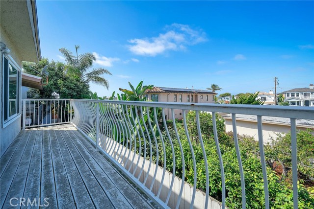 641 13th Street, Manhattan Beach, California 90266, 4 Bedrooms Bedrooms, ,1 BathroomBathrooms,Residential,Sold,13th,SB22214141