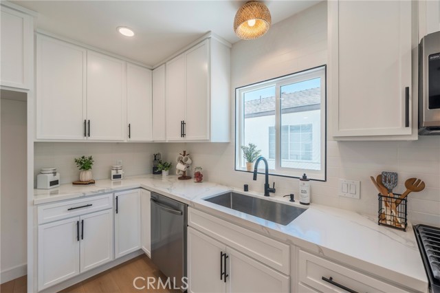 4224 Falcon Avenue, Long Beach CA: https://media.crmls.org/medias/dcb50686-c3c5-486e-875c-c6362ef23f3d.jpg