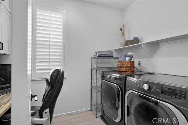 16076 Pesaro Lane, Fontana CA: https://media.crmls.org/medias/dcb557b2-2af4-4973-99bc-976f8642d4c0.jpg