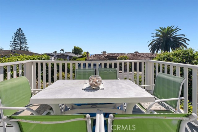 9 N Encino, Laguna Beach CA: https://media.crmls.org/medias/dcb59ae0-f459-49ca-907b-10cdd2307fbb.jpg
