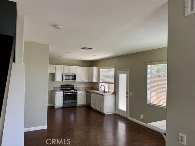 6 Lembogan Court, Aliso Viejo CA: https://media.crmls.org/medias/dcb5b8dd-a8c2-41c4-a58f-c899039b6379.jpg