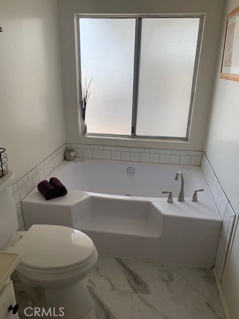 Detail Gallery Image 8 of 23 For 1300 W. Menlo Ave #70,  Riverside,  CA 92543 - 2 Beds | 2 Baths