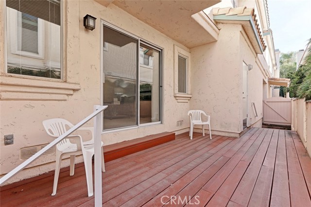 Private deck off family room