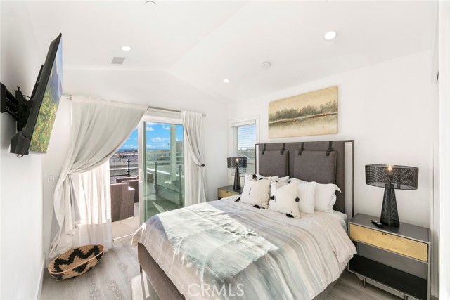 417 E Bay, Newport Beach CA: https://media.crmls.org/medias/dcb737ec-9317-49d3-93d4-81aff6b40a5e.jpg