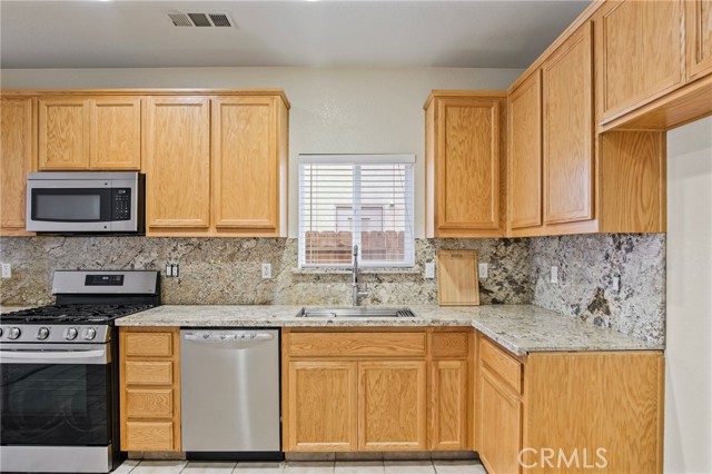 Detail Gallery Image 8 of 29 For 538 Mikey Pl, Manteca,  CA 95336 - 3 Beds | 2/1 Baths