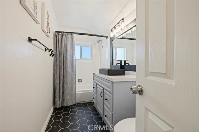 Detail Gallery Image 39 of 47 For 27933 Honeycomb Dr, Saugus,  CA 91350 - 4 Beds | 2/1 Baths