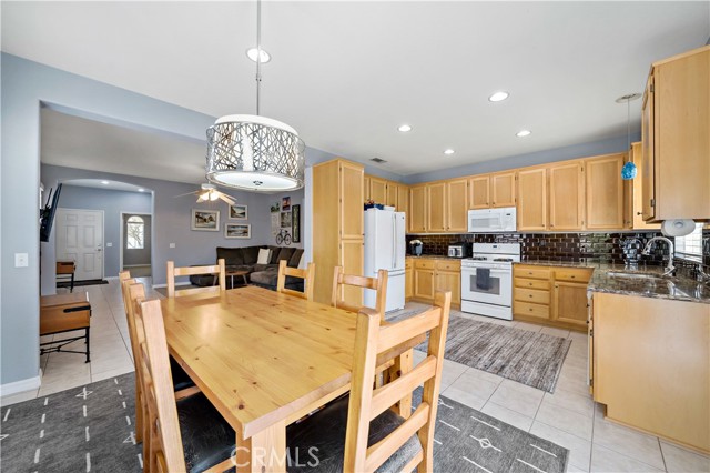 28187 Meadowsweet Drive, Menifee CA: https://media.crmls.org/medias/dcb88131-fb54-4a6a-8bfe-4c66fb20b498.jpg