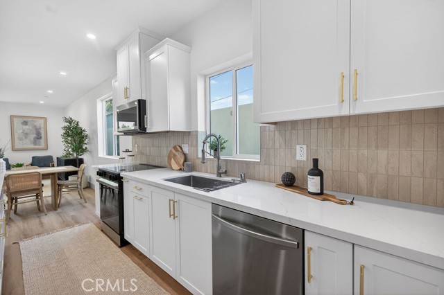 Detail Gallery Image 15 of 63 For 15540 Colorado Ave, Paramount,  CA 90723 - 6 Beds | 4 Baths