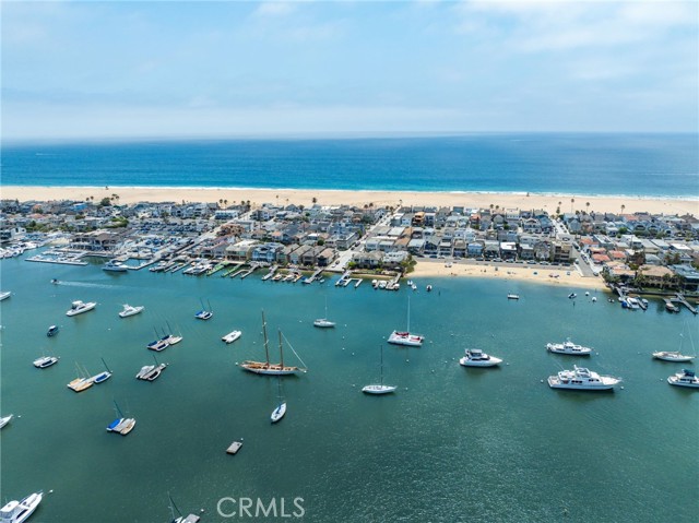 825 W Bay Avenue, Newport Beach CA: https://media.crmls.org/medias/dcb93a12-7960-4581-9fba-3f77f8f4d4a4.jpg