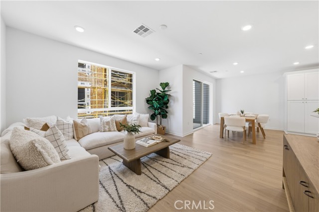 Detail Gallery Image 14 of 29 For 9425 N Sepulveda Blvd. #3,  North Hills,  CA 91343 - 2 Beds | 2/1 Baths