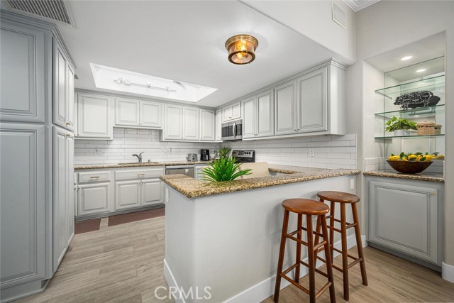 13781 Alderwood Lane, Seal Beach CA: https://media.crmls.org/medias/dcbaba79-9690-417c-905d-15b41682eb6d.jpg
