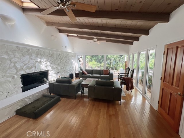 Detail Gallery Image 13 of 15 For 9466 Hidden Valley Pl, Beverly Hills,  CA 90210 - 3 Beds | 3 Baths