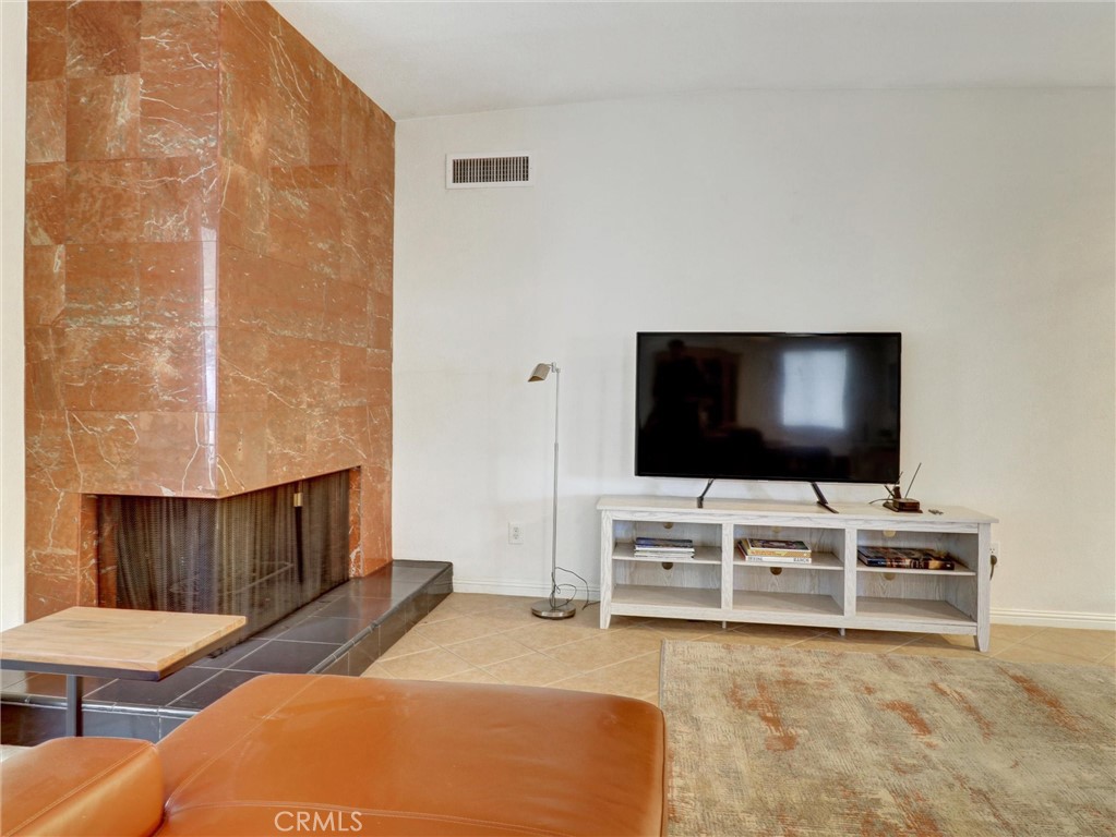 MLS #OC25248943 image #5