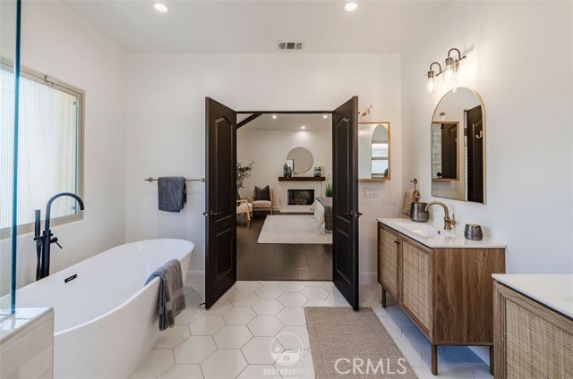 202 N Irena Avenue, Redondo Beach CA: https://media.crmls.org/medias/dcbcd5ad-b34e-4d0f-930f-1a900df0e747.jpg