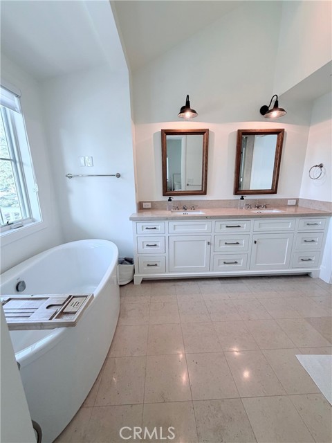 Detail Gallery Image 10 of 11 For 514 Fernleaf, Corona Del Mar,  CA 92625 - 3 Beds | 3 Baths