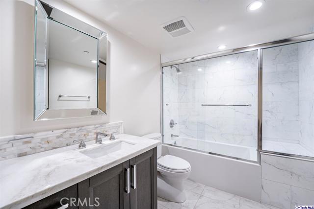 Detail Gallery Image 33 of 36 For 10523 Ashton Ave #202,  Los Angeles,  CA 90024 - 2 Beds | 2/1 Baths