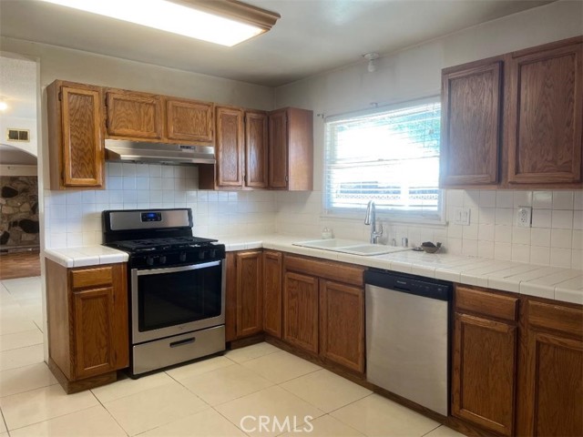 20828 Blythe Street, Winnetka CA: https://media.crmls.org/medias/dcbe507a-83d9-4811-b4c7-aa66a411a618.jpg