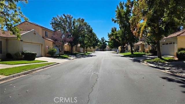 40201 La Cota Dr, Palmdale, CA 93550 photo 2